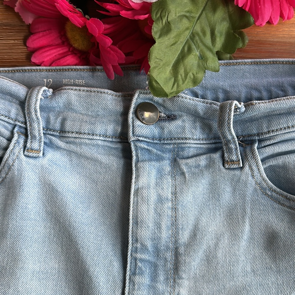 Women’s a.n.a. High Rise Bermuda Jean Shorts Size 12 Light Blue - Picture 4 of 10